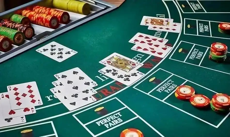 sultantoto slot live-dealer studio with professional blackjack table and HD camera feed
